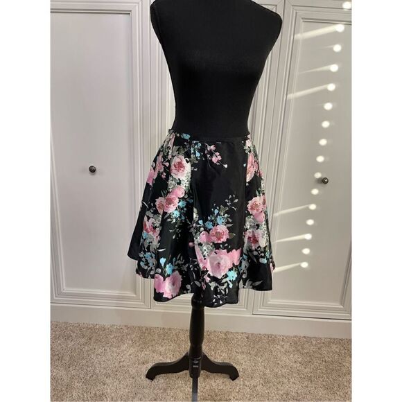David's Bridal Women's Black Floral Satin A-Line Mini Skirt Size 9 NWT - Picture 1 of 6